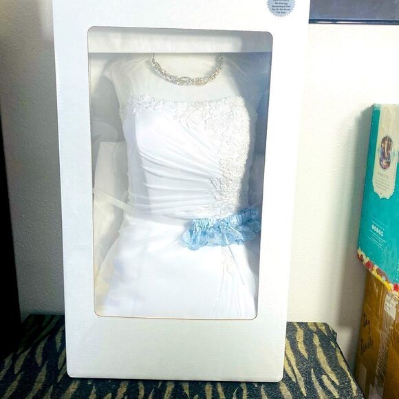 WEDDING DRESS  - Picture 1 of 11